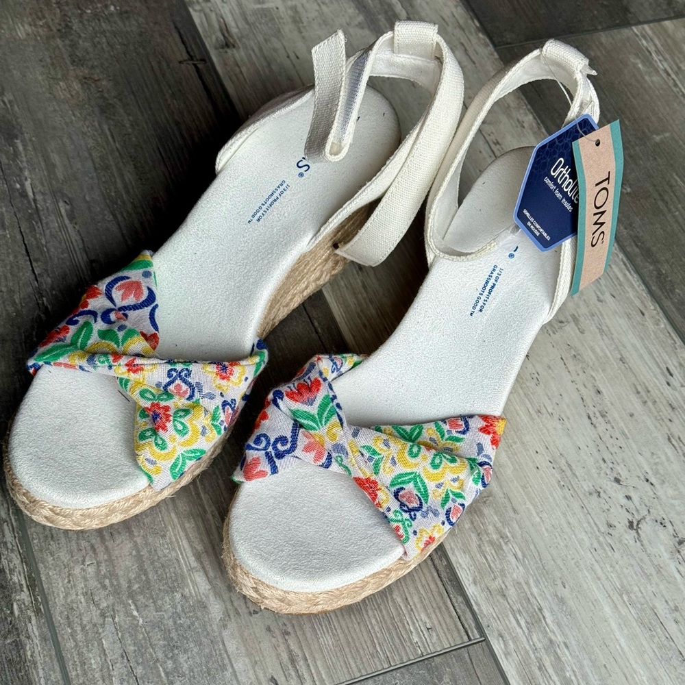 Toms Marisela wedge heel white floral print size 9.5 NWT